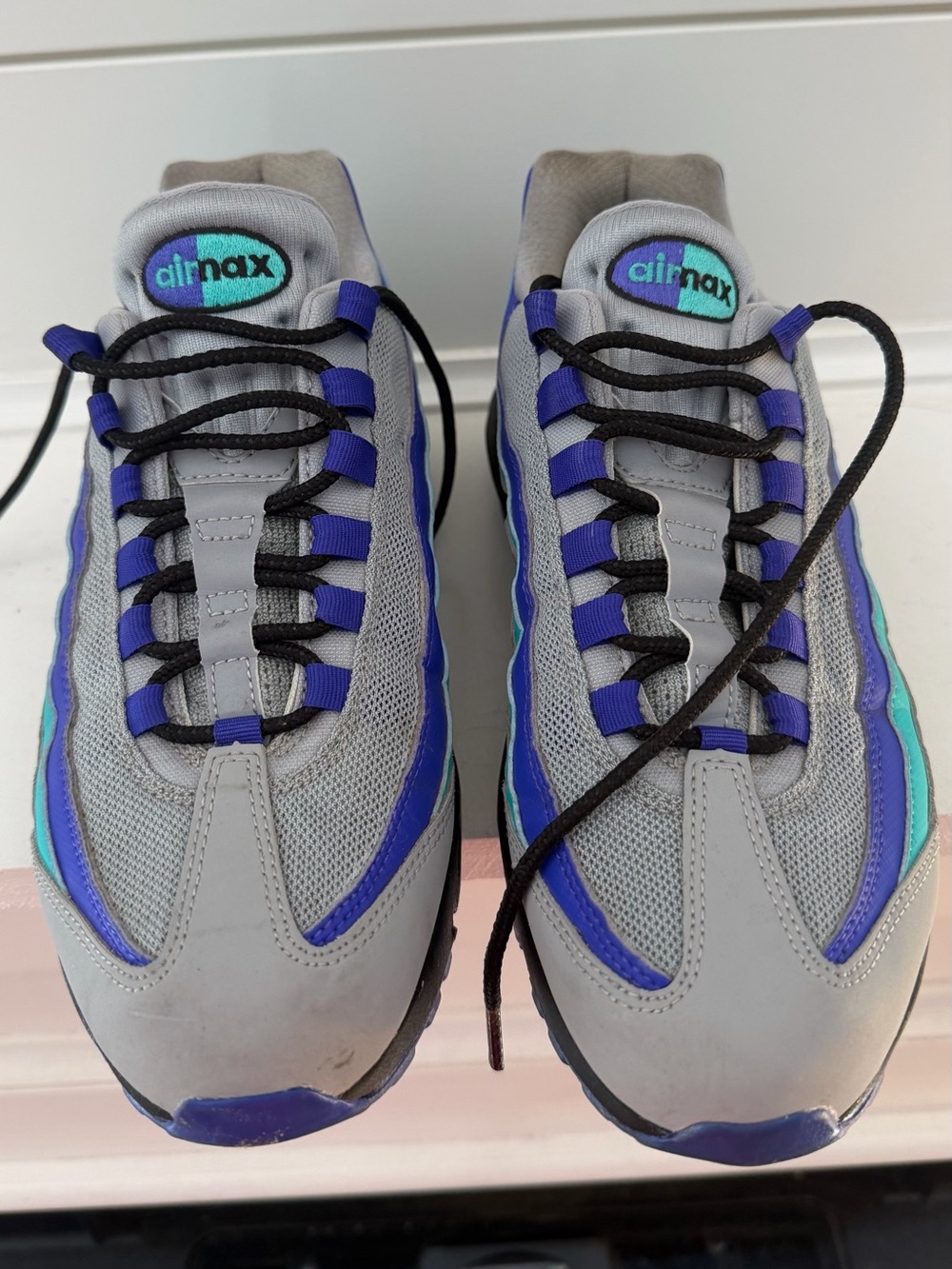 Nike Mens Gray Sneakers with Purple and Teal Accents